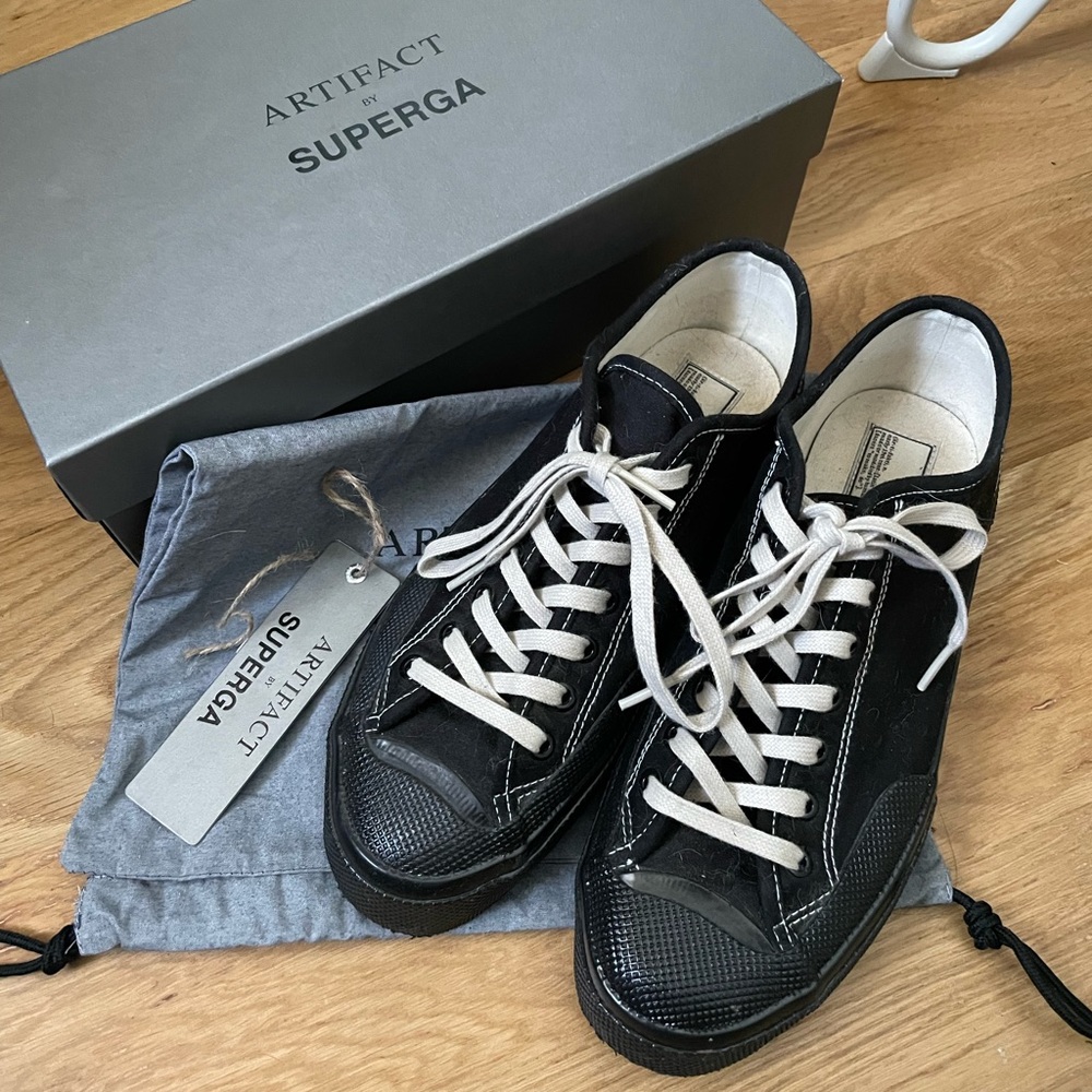 Artifact By Superga: 2432-W Moleskin EU 41
PRETTIEST black canvas shoes sneaker